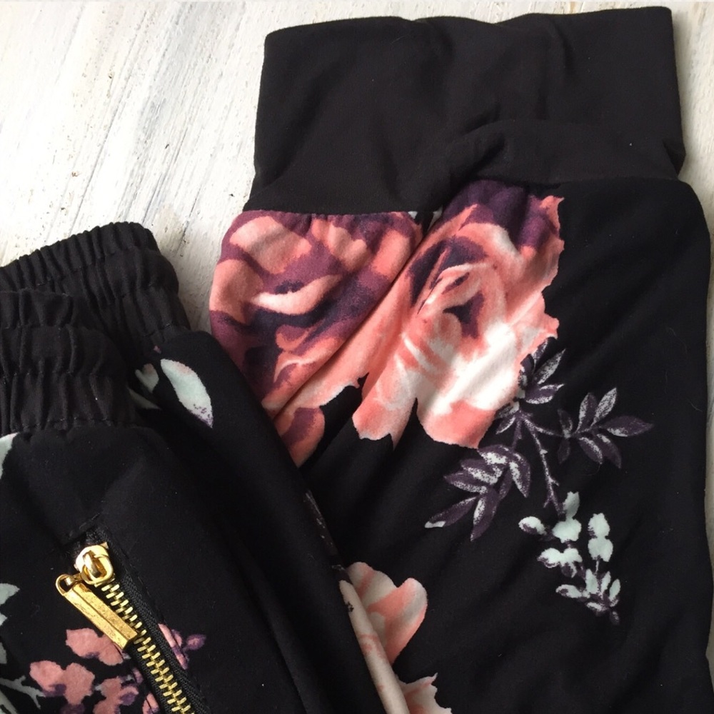 🌹SOLD🌹Black Floral Jogger lounge cuffed Pants - Picture 3 of 3